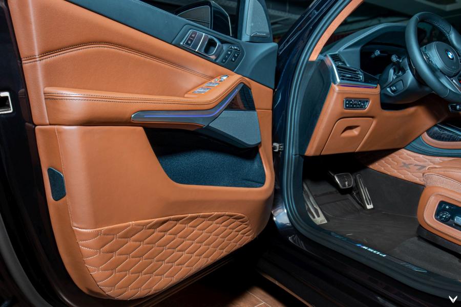 Детали интерьера BMW X7 M50d by Vilner (G07) 2020 года  (фото 17 из 18)